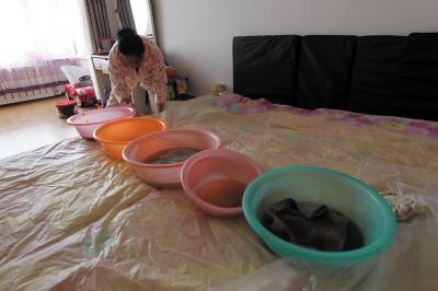 涪陵楼上漏水，住户失联，小区没物管，业主维权难！律师来支招……